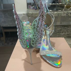 This shoes will give u all the attention you deserve.